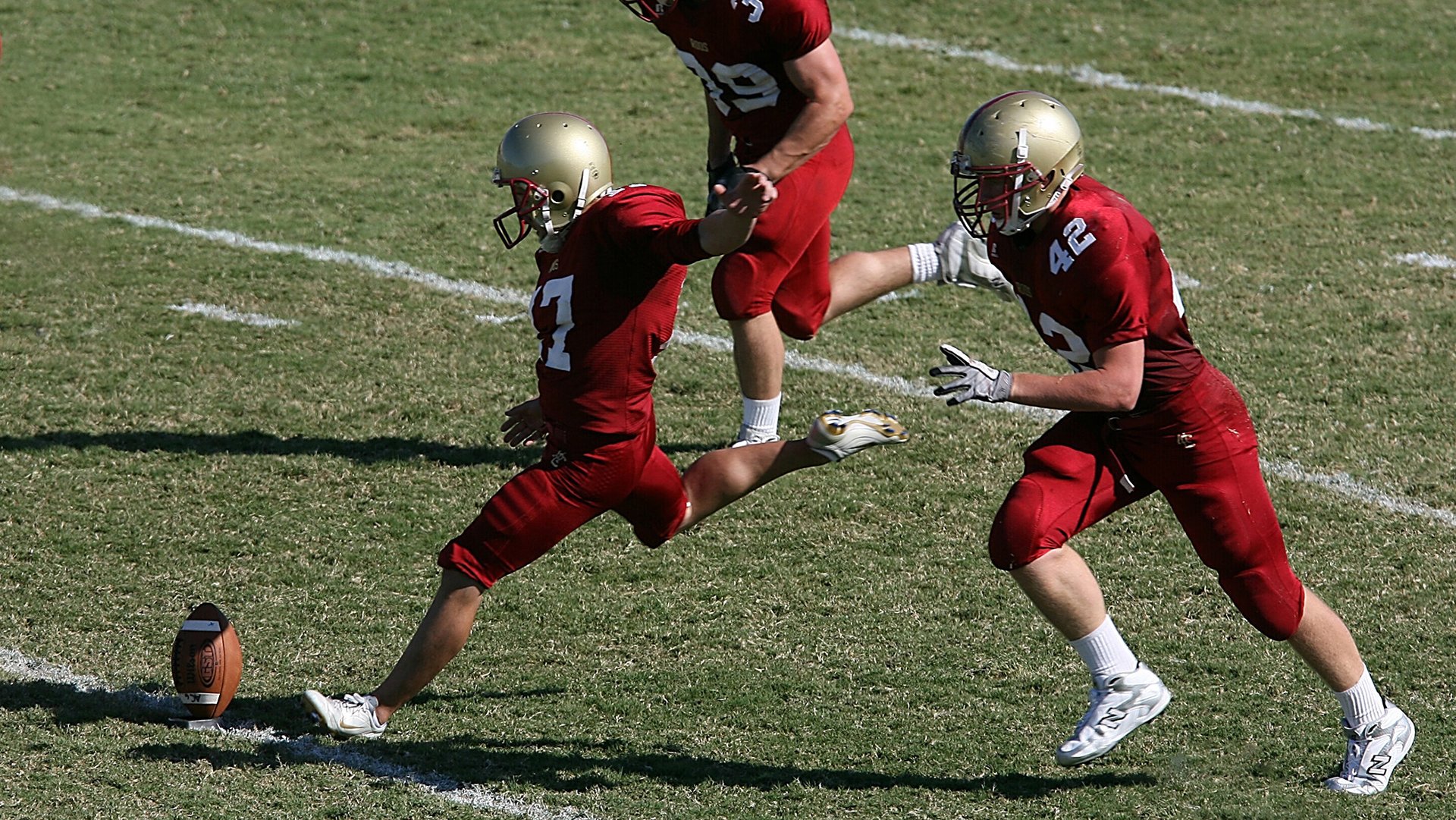 中国足球举办全国青少年足球夏令营，中国足球举办全国青少年足球夏令营比赛